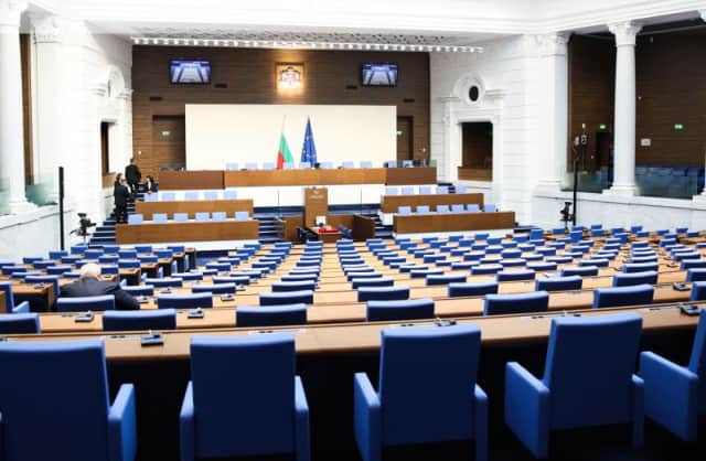Bulgaristan'da Seçim Heyecanı: Sandık Çıkış Anketlerine Göre Yeni Parlamento Şekilleniyor