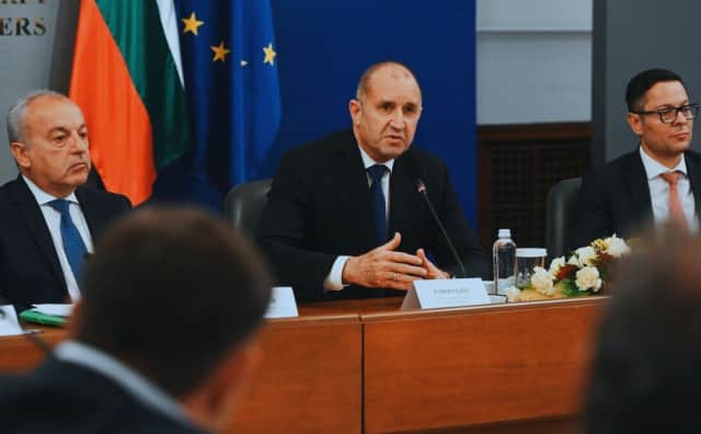 Bulgaristan Başbakanı Radev Stratejik Kurumların Kontrolünü Bizzat Üstleniyor