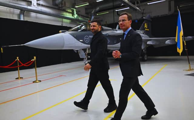 İsveç'ten Ukrayna'ya Hava Gücü Desteği: 16 Gripen Savaş Uçağı Gönderiliyor