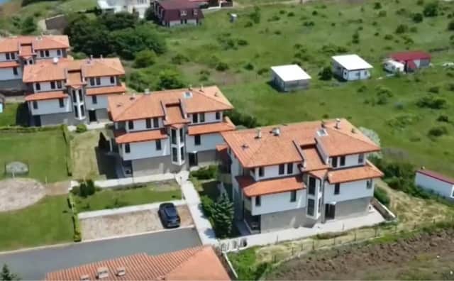 Bulgaristan'da Tatil Sitesi Krizi: Mülk Sahibi Yatırımcıyı 'Su Kesmek ve Girişi Engellemekle' Suçluyor
