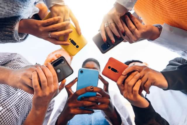 Okullarda Akıllı Telefon Yasakları İşe Yarıyor mu? Yeni Araştırma Şaşırttı