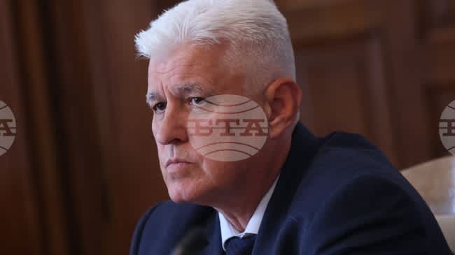 Karadeniz'deki Ticari Gemi Saldırıları: Savunma Bakanı Stoyanov'dan 'Enkaz' Vurgusu