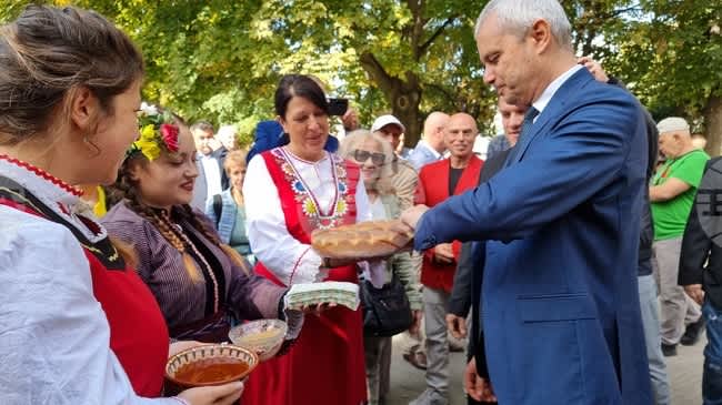 Vazrazhdane Lideri Kostadinov'dan Çağrı: Bulgaristan Tarafsız Kalmalı ve Ukrayna'ya Silah Desteğini Kesmeli