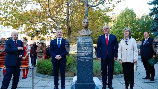 Kış Sporları Duayeni Stefan Chaprashikov'un Anıtı Dupnitsa'da Törenle Açıldı