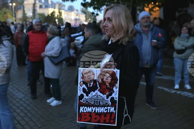 Bulgaristan'da Protesto Dalgası: Cumhurbaşkanı Iotova ve Başbakan Radev'e 'Teslimiyet' Tepkisi