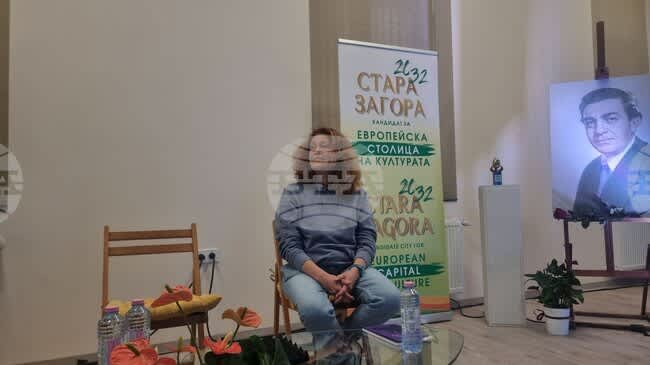 Şair Kristin Dimitrova: Dünyanın Çatırdadığı Bir Dönemde Şiir Yükselişte