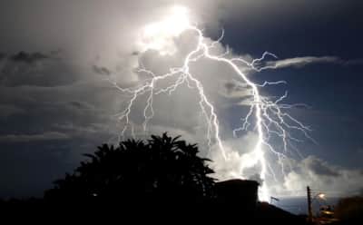 Bulgaristan Cuma'ya Dikkat! 16 Bölge İçin Şiddetli Yağış ve Gök Gürültülü Sağanak Uyarısı