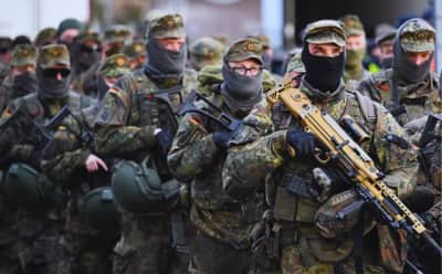 Almanya'da Yeni Askeri Düzenleme: 17-45 Yaş Arasındaki Erkekler İçin Yurt Dışı Seyahatlerine Onay Şartı