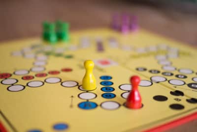 Masaüstü Oyunlar Geri Dönüyor: Dijital Çağda Neden Masa Oyunları ve RPG'ler Altın Çağını Yaşıyor?