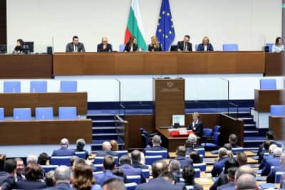 Bulgaristan Parlamentosunda 'Borç Sarmalı' Tartışması: Muhalefet Hükümetin Mali Politikalarına Karşı Birleşti