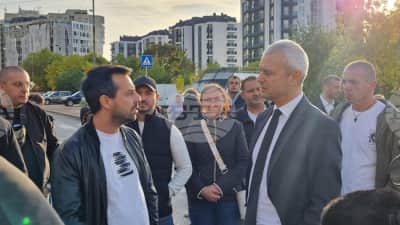 Cumhurbaşkanı Adayı Kostadinov, Sofya'daki Protestocularla Bir Araya Geldi