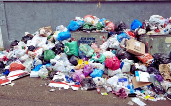 Toplama Sözleşmelerinin Sona Ermesi ve Hukuki Anlaşmazlıkların Sürmesi Sofya Çöpte Boğuldu