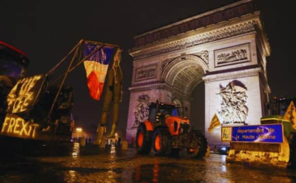 Çiftçiler Paris'i Fırtınaya Yakaladı: Traktörler Arc de Triomphe'u Engelledi