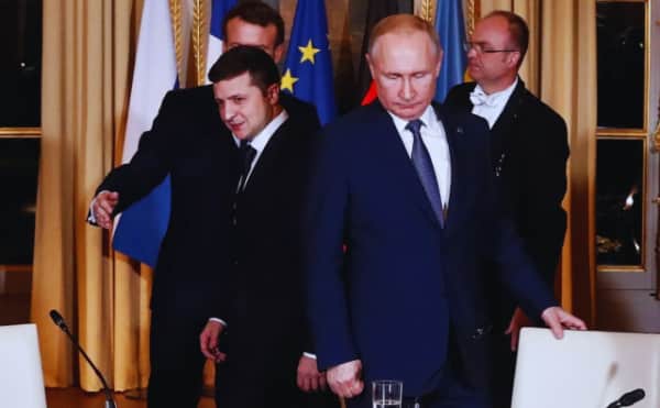 Putin, Zelenskiy'i Moskova'ya barış görüşmelerine davet etti, 'güvenlik garantileri' teklif etti.