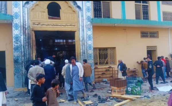 Pakistan'da Cuma Namazı Kanlı Bitti: Şii Camisine İntihar Saldırısında 31 Ölü, 169 Yaralı