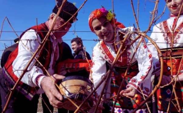 14 Şubat Bulgaristan: Trifon Zarezan'ı ve Şarap Sevincini Onurlandırmak