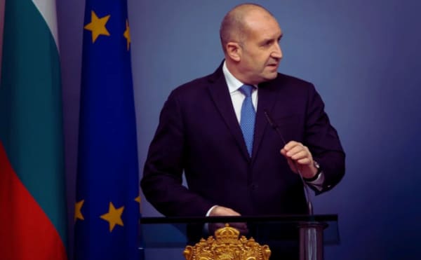 Bulgaristan'da Erken Seçim Anketi: Eski Cumhurbaşkanı Radev Liderliği Ele Geçirdi, Liberaller Üçüncü Sırada