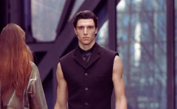 Calvin Klein Podyumunda Tarihi An: Bulgar Model Lyudmil Dimitrov, New York Moda Haftası'na Damga Vurdu