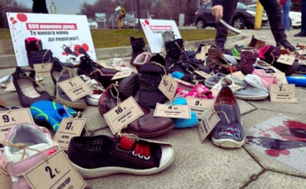 “669 Masum Çocuk Asla Büyümeyecek”: Bulgar Partisi, Rusya Büyükelçiliği önünde Ukrayna'nın En Genç Savaş Mağdurlarını Onurlandırdı