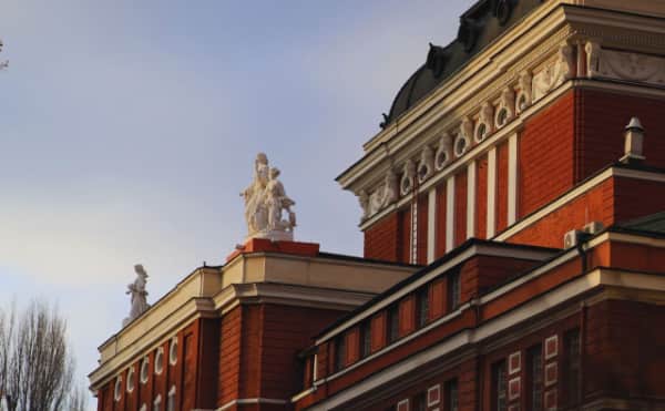 Hava Durumu Güncellemesi: Doğu Bulgaristan Bulutlu ve Hafif Sağanak Yağışlarla Karşı Karşıya, Batı Bölgeleri 25 Şubat'ta Güneşli