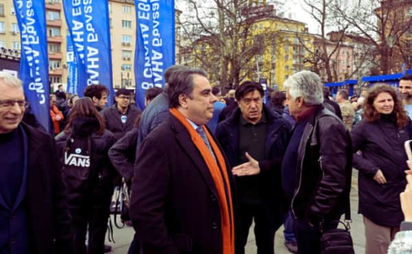Macaristan Modeliyle Siyasete Yön Verdi: Vassilev, Yüksek Seçmen Katılımının Borissov ve Peevski'yi Devireceğini Savundu