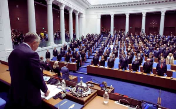Bulgaristan'da Yeni Hükümetten Beklentiler Belli Oldu: Öncelik Ekonomi ve Yolsuzlukla Mücadele