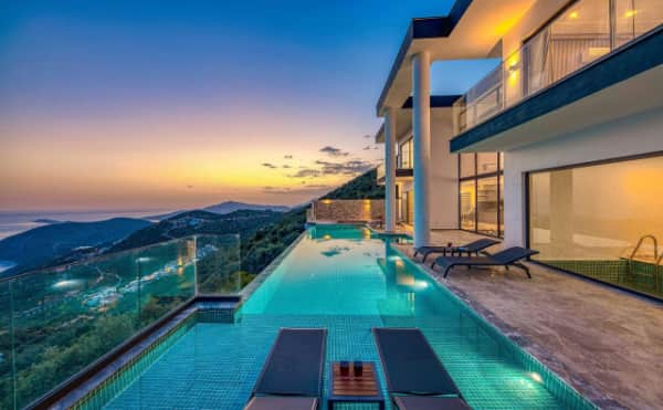 Bulgaristan'da Yargı Mensuplarının Serveti Dudak Uçuklattı: 150 Hakim ve Savcının 5'ten Fazla Evi Var