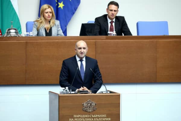 Bulgaristan Başbakanı Radev'den AB'nin Rusya Yaptırımlarına Karşı Çıkış: "Ulusal Çıkarlarımı Savunacağım"