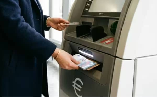 Bulgaristan'da Nakit Para Tehlike Altında mı? Hükümetten Anayasal Hamle