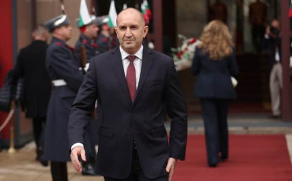Bulgaristan'da Tek Parti Yönetimi Tehlikesi: Radev'in İktidarı Sorgulanıyor