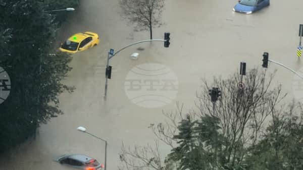 İstanbul'u Felç Eden Şiddetli Yağışta İki Can Kaybı