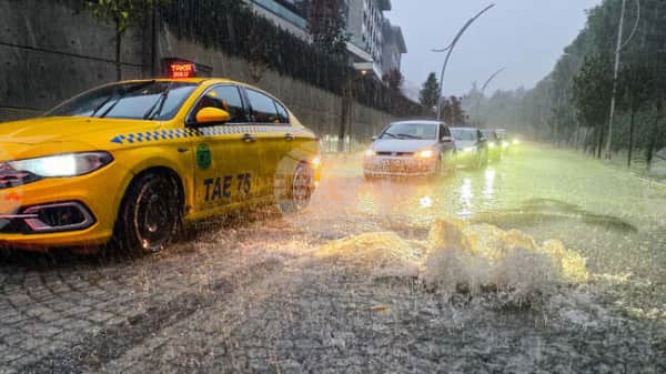 İstanbul'da Sel Felaketi: Can Kaybı 3'e Yükseldi, 4 Kişi Kayıp