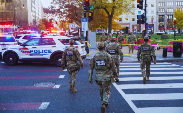 'Terör eylemi': Trump, Ulusal Muhafızların Beyaz Saray'dan birkaç adım atmasının ardından Biden'ı eleştirdi