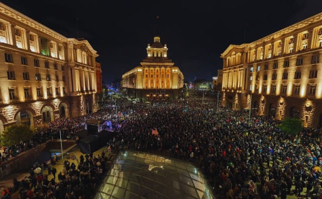 Binlerce Kişi Bulgaristan'ın 2026 Bütçesini Protesto Etmek İçin Sofya'da Toplandı