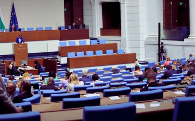 Bulgaristan: Oybirliğiyle 2026 Bütçesi Geri Çekildi; Yeni Taslak ve Güvensizlik Çatışması Önümüzde