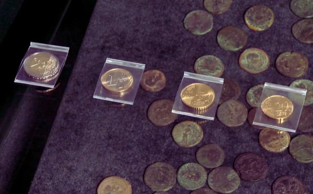 Bugün: Bulgaristan İlk Euro Coin Başlangıç ​​Kitlerinin Satışına Başladı