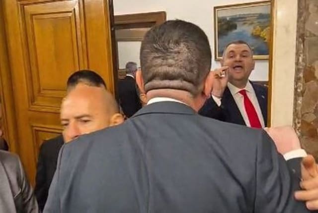 Bulgaristan Parlamentosunda Hararetli Çatışma: Mirchev, Peevski'ye meydan okuyor