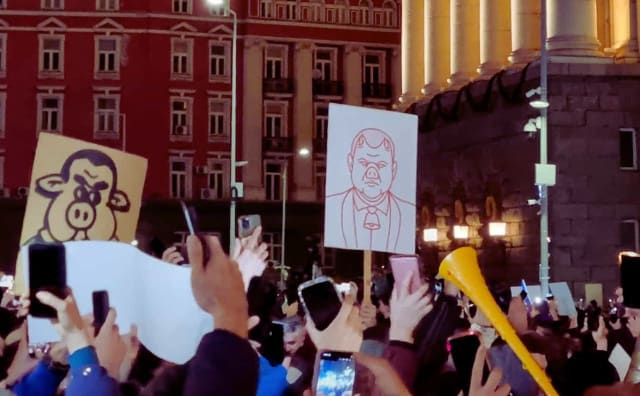 Bulgarların Çoğunluğu Protestoları Destekliyor, Hükümete İstifa Çağrısı