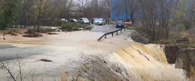 Burgaz'da İki Nehrin Taşması ve Yolların Kapanması Nedeniyle BG-ALERT Yayınlandı