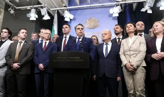 Asen Vassilev: “Bu, Bulgaristan'ın Normal Bir Avrupa Devleti Olma Yolunda İlk Adımdır”