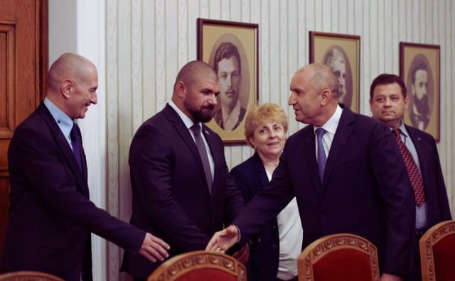 Bulgaristan Cumhurbaşkanı Yeni Kabine Aramaları Başlarken Pazartesi Günü İstişarelere Başlayacak