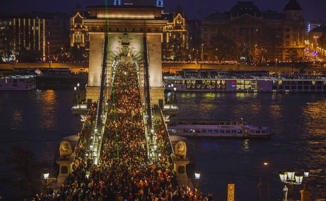 Macaristan'daki Toplu Gösteri Çocuk İstismarı Skandalı Ortasında Orban Hükümetine Baskı Yapıyor
