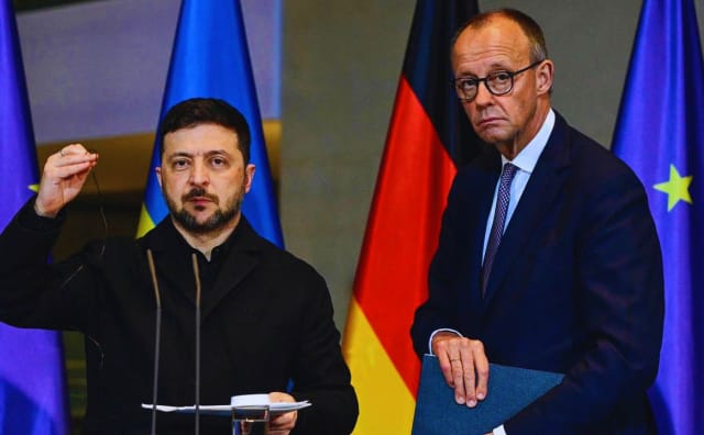 Donbas Teslim Olmak Yok: Zelenskyy ABD'nin Hızlı Barış Anlaşmasına Yönelik Baskılarına Karşı Çıktı