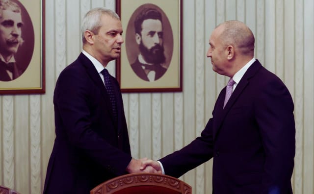 Bulgaristan Cumhurbaşkanı Canlanma'nın Avroya İlişkin Endişelerini Paylaştı, Parti Erken Seçim İstedi