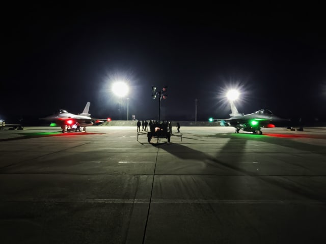 Son İki F-16 Blok 70 Savaş Uçağı Bulgaristan'a İnerek Hava Kuvvetlerinin Önemli Dönüm Noktasını İşaretledi