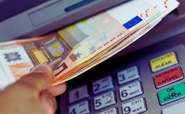 Bulgar Parlamentosu, WCC-DB'nin Enflasyona Bağlı Maaş Endekslemesini Zorlamasıyla Genişletilmiş Bütçeyi Destekledi