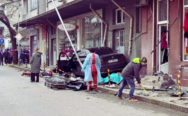 Varna'da Bayram Öncesi Trajedi: Kontrolden Çıkan Araç Kaldırıma Çarptı, İki Kadın Öldü