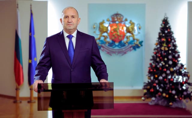 Bulgaristan Cumhurbaşkanının Yeni Yıl Konuşması: Euro'ya Giriş Tarihi Bir Adıma İşaret Ediyor Ama Derin Çatlağı Ortaya Çıkarıyor