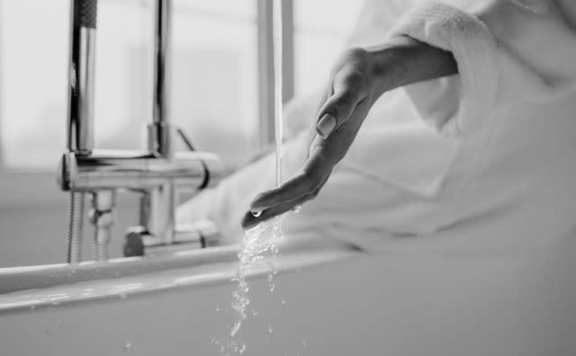 Yeni Yıl, Yeni Su Fiyatları: Avrupa'ya Geçiş Bulgar Haneleri İçin Karışık Etkiler Getiriyor