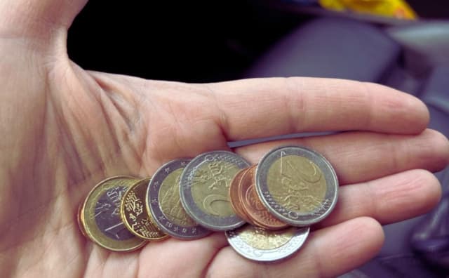 Bulgaristan'daki Büyük Perakende Zincirleri Geçiş Sorunsuz Devam Ederken Euro ile Faaliyetlerine Başlıyor